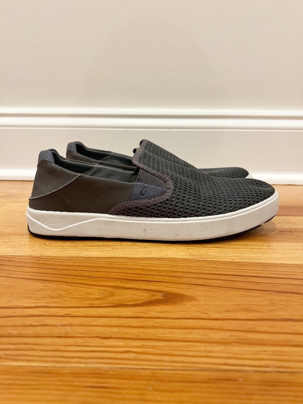 OluKai Lae'ahi Shoes Mens Size 9 Gray Mesh Slip On Casual Comfort Sneakers